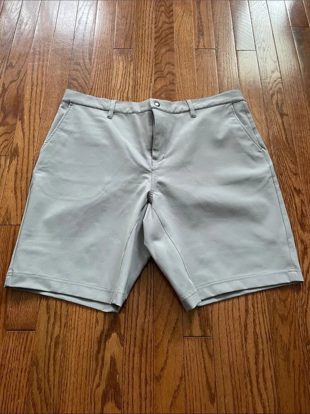 State and Liberty Light Gray Chino Shorts Men’s Sz Medium